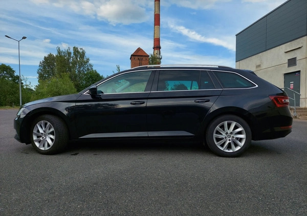 Skoda Superb cena 63900 przebieg: 205000, rok produkcji 2016 z Wałbrzych małe 137